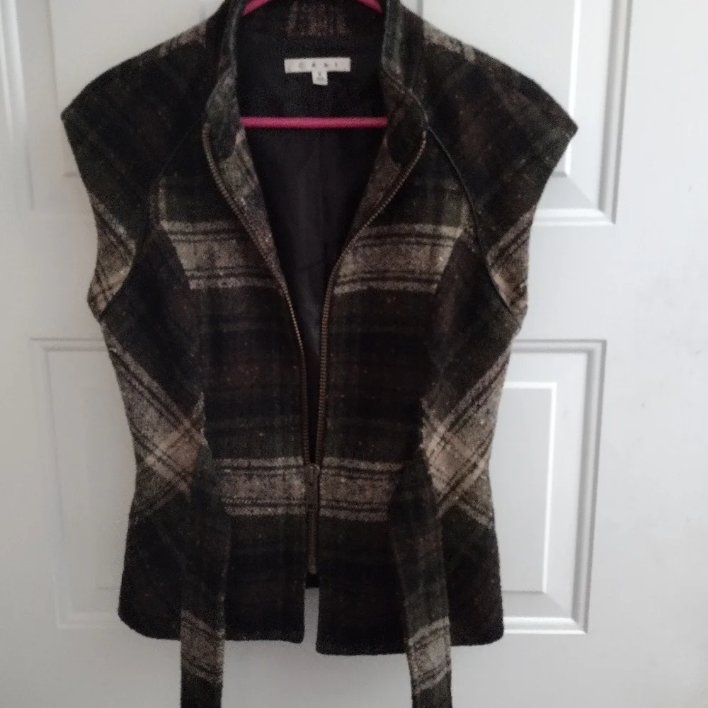 Vest - Picture 5 of 5